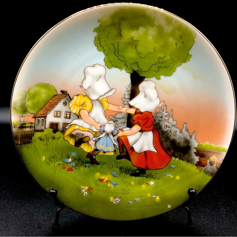Sun Bonnet Babies  Round Dance from Playtime Series Plates 1981 Germany MINT